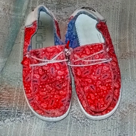 Paisley HeyDudes, Size